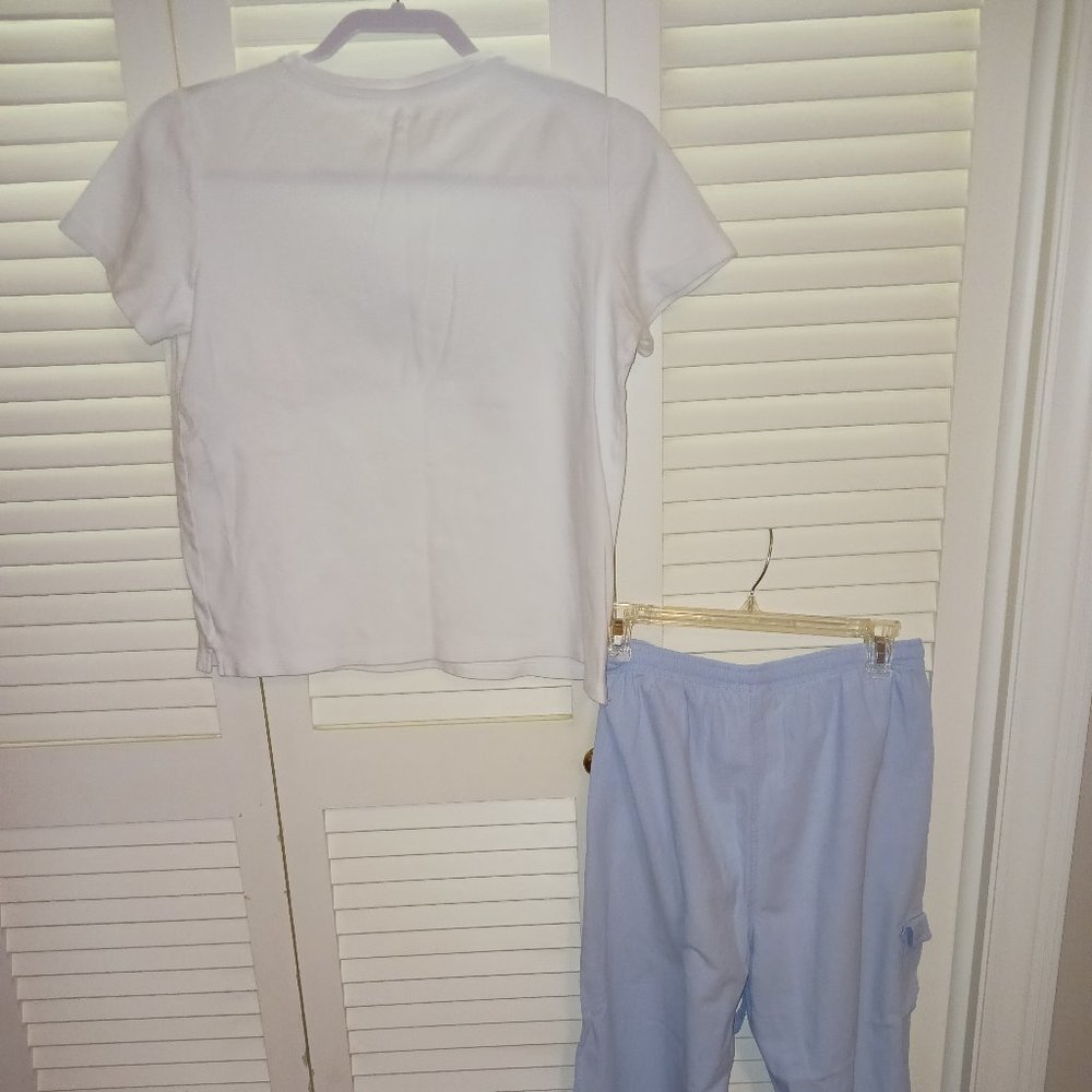 Women's top and capri pants